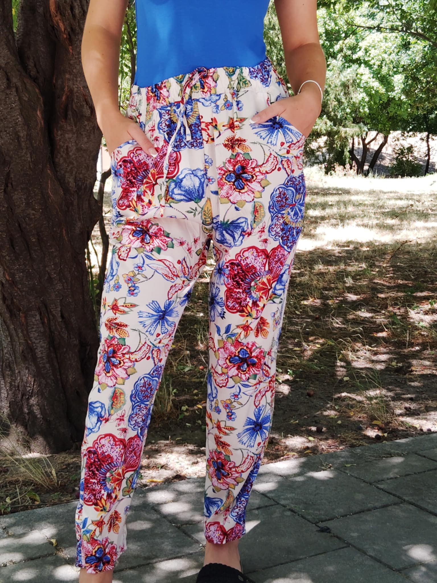 Virágmintás nyári női nadrág – Lenge, stílusos és kényelmes viselet a forró napokra ( M/L, XL/XXL)