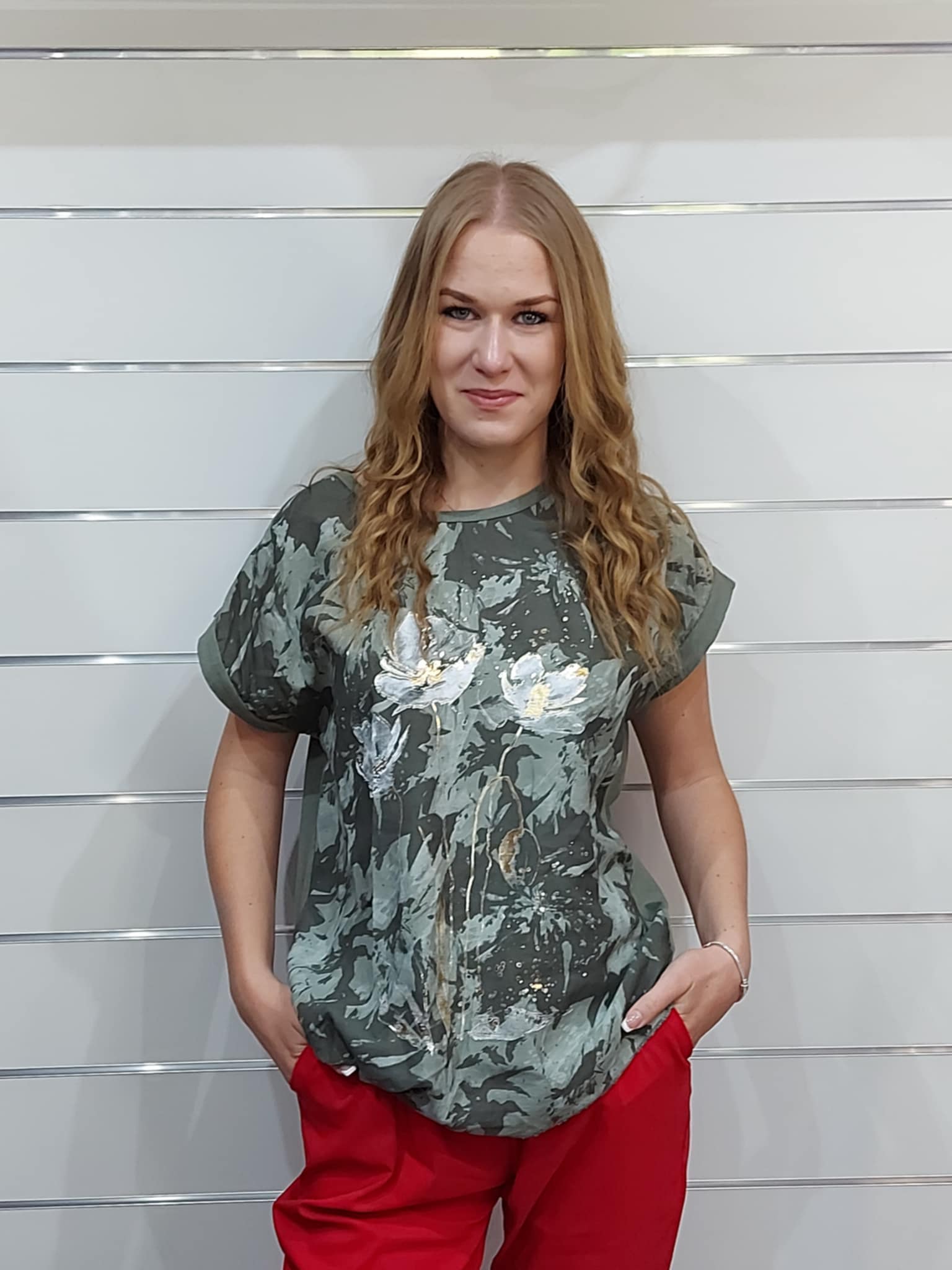Női aszimmetrikus felső aranyozott virágmintával – stílus és kényelem egyben(S-XL)