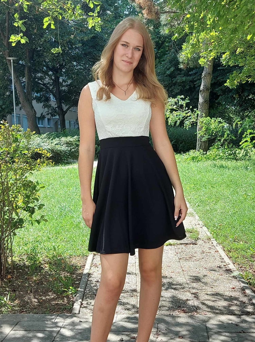 Alkalmi női ruha csipke felsőrésszel( fekete-fehér)