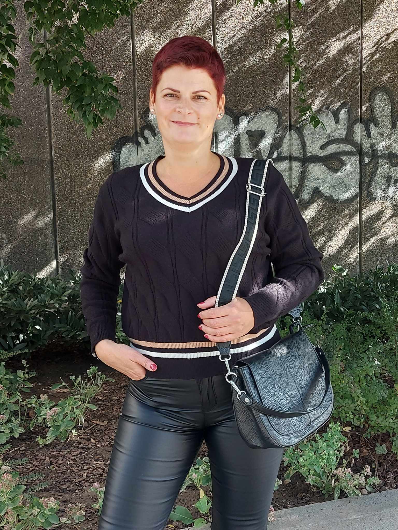 Női kötött V nyakú pulóver