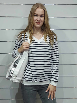 A kép megnyitása diavetítésben, V nyakú csíkos női felső- többszínben ( M,L,XL,XXL)
