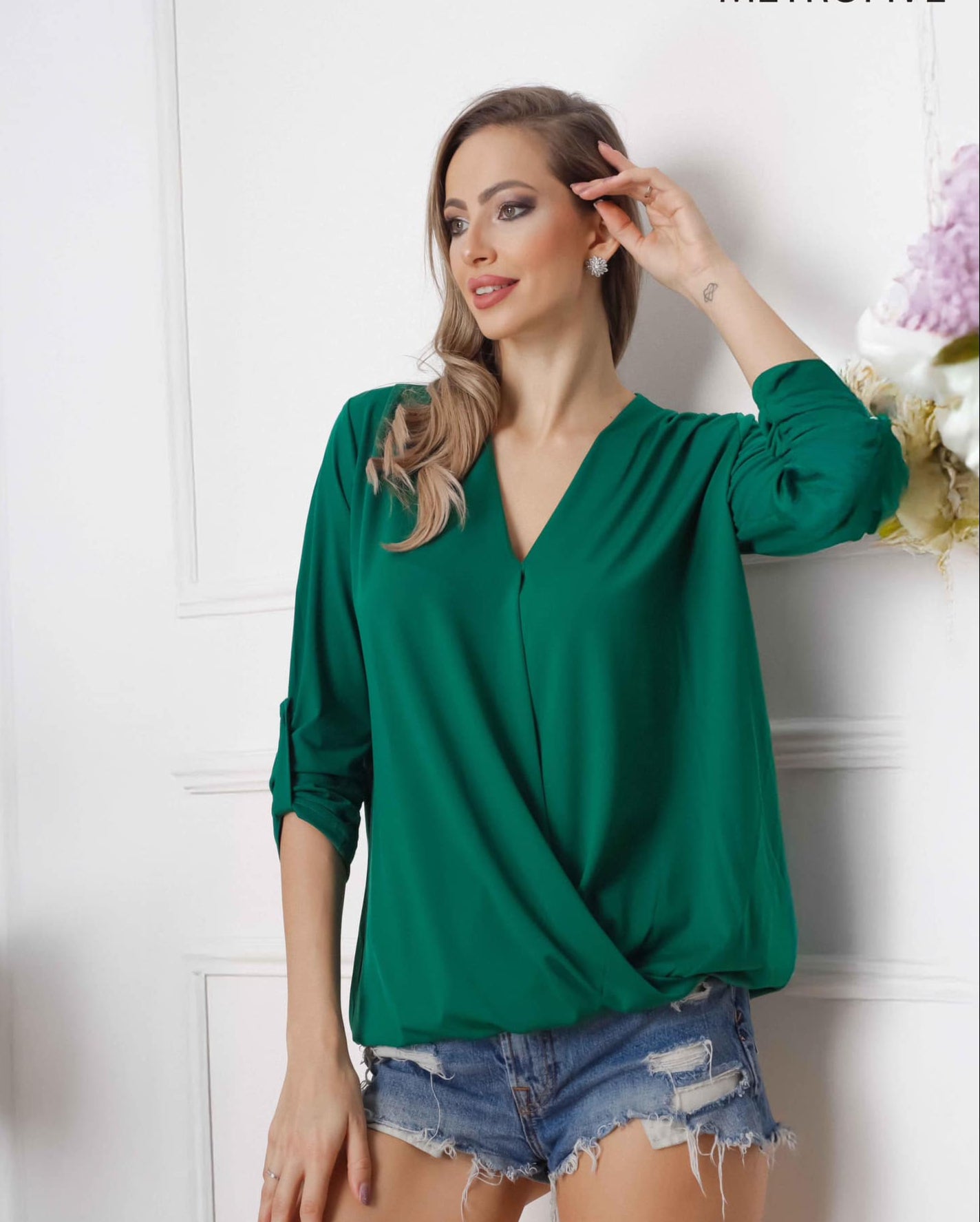Átlapolt női felső- fekete, fehér,királykék,bézs, zöld(S/M,L/XL)