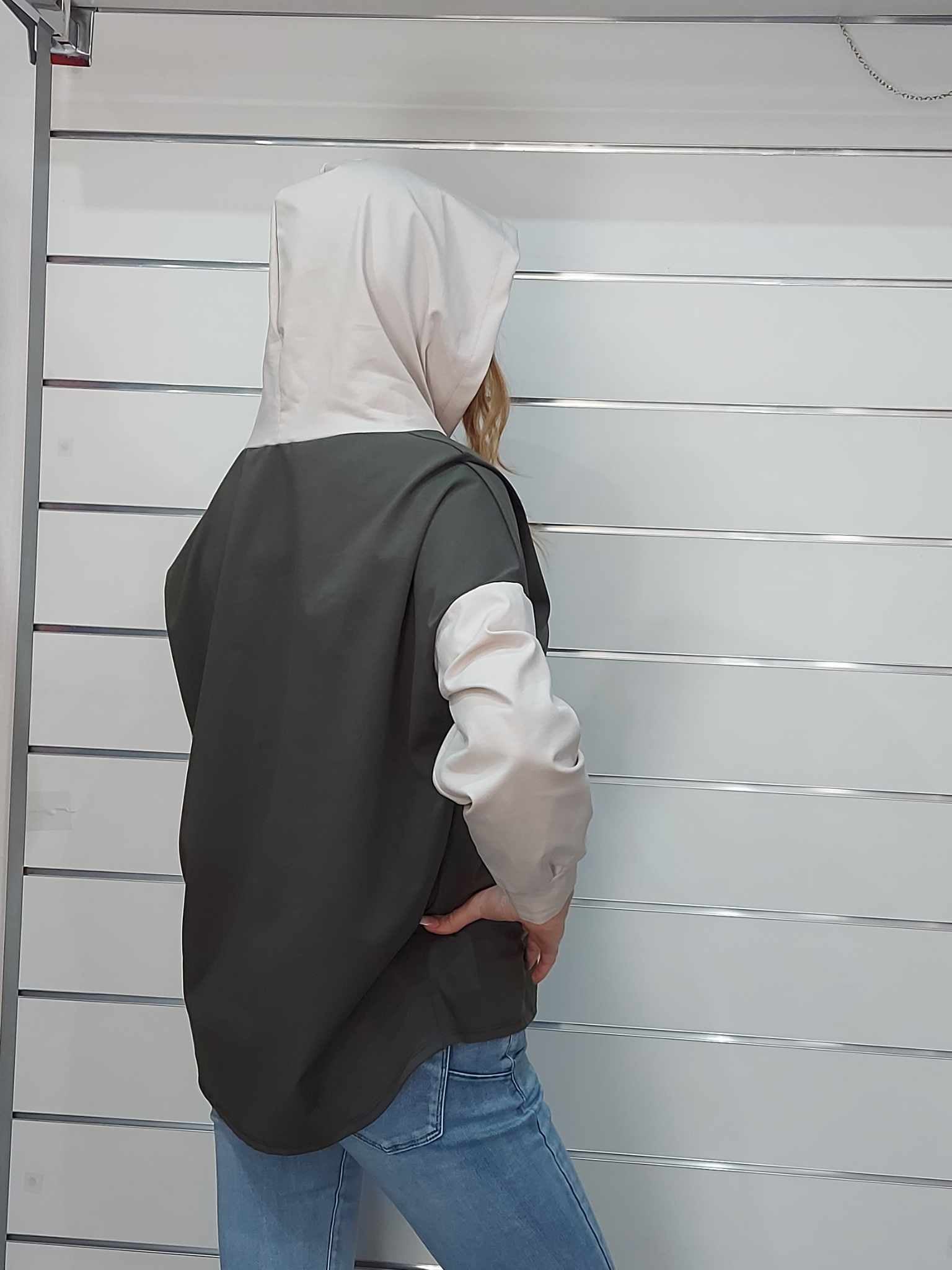 Kapucnis női pulóver (M-2XL)