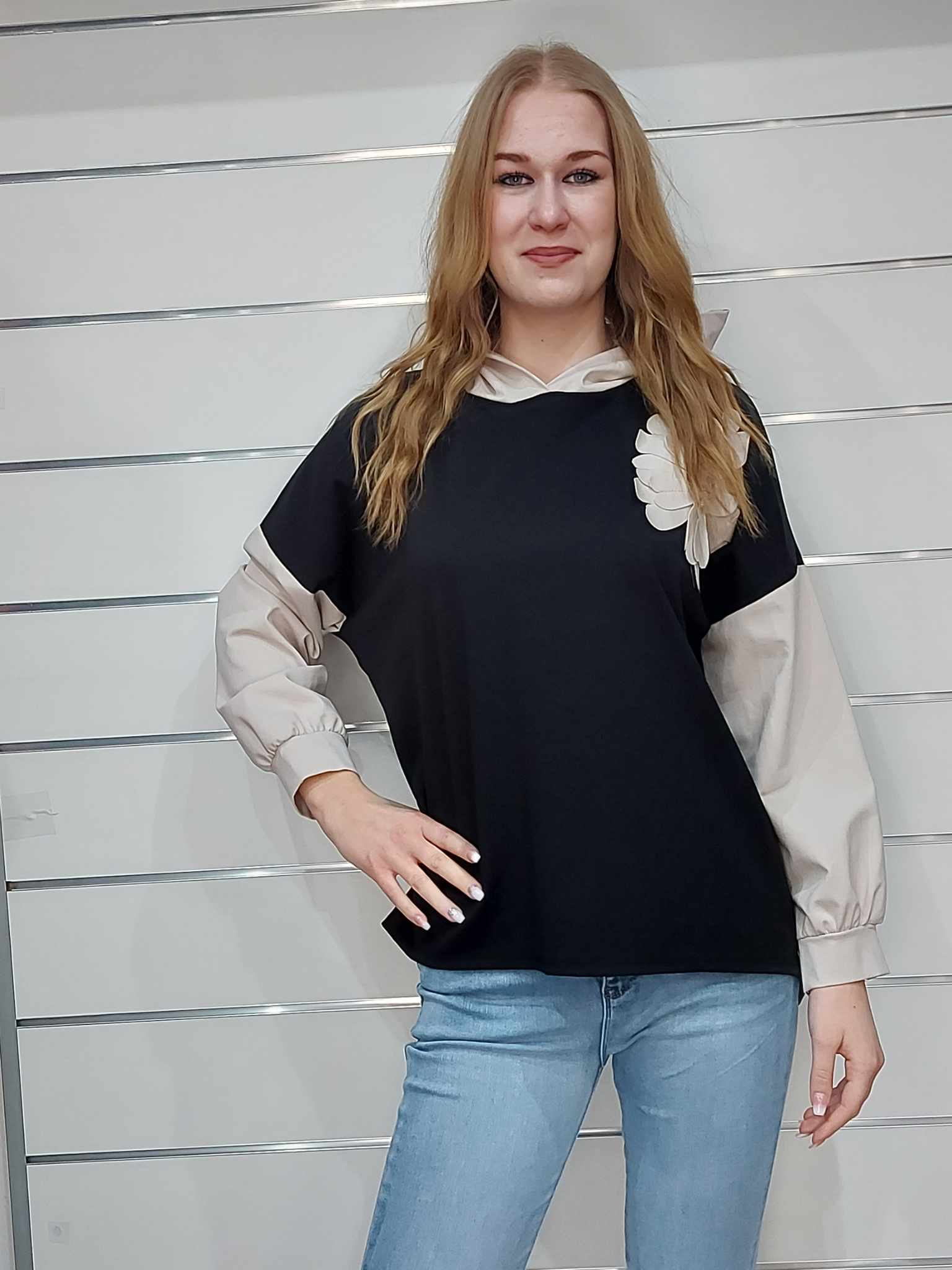 Kapucnis női pulóver (M-2XL)