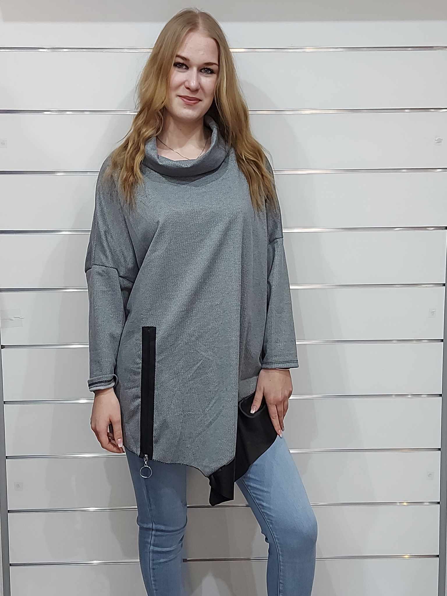 Aszimmetrikus aljú női tunika (M-3XL)