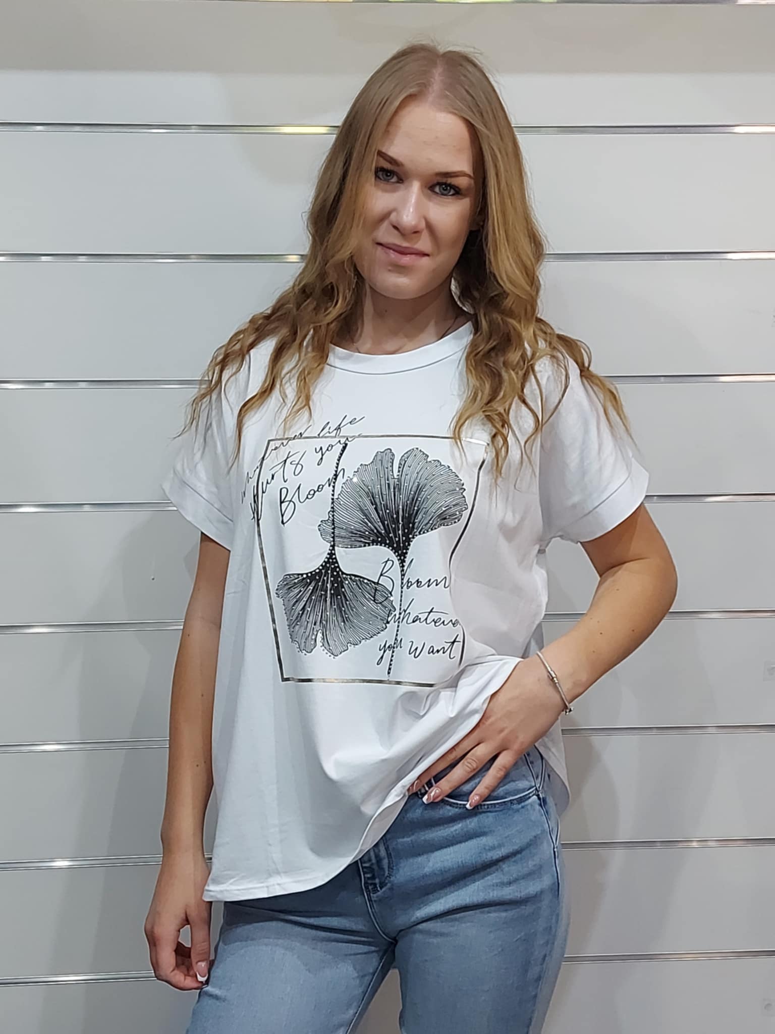 Női Plus Size Pamut Póló – Virágmintás, Strasszköves Díszítéssel ( M-3XL)