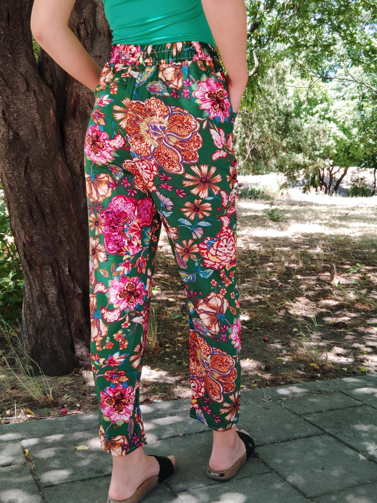 Virágmintás nyári női nadrág – Lenge, stílusos és kényelmes viselet a forró napokra ( M/L, XL/XXL)