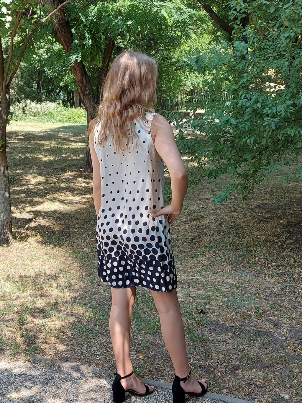 Női A-vonalú ujjatlan ruha – Laza, kényelmes és stílusos megjelenés(pöttyös)