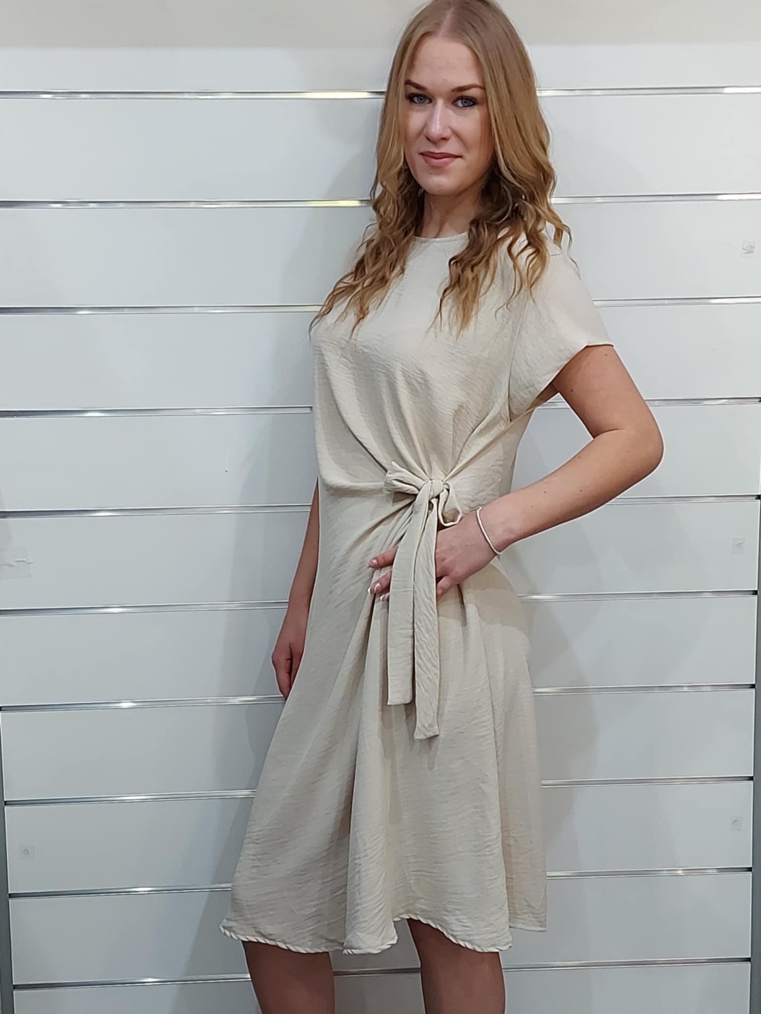 Női ruha megkötős derékkal – kényelmes, stílusos és sokoldalú( M-2XL)