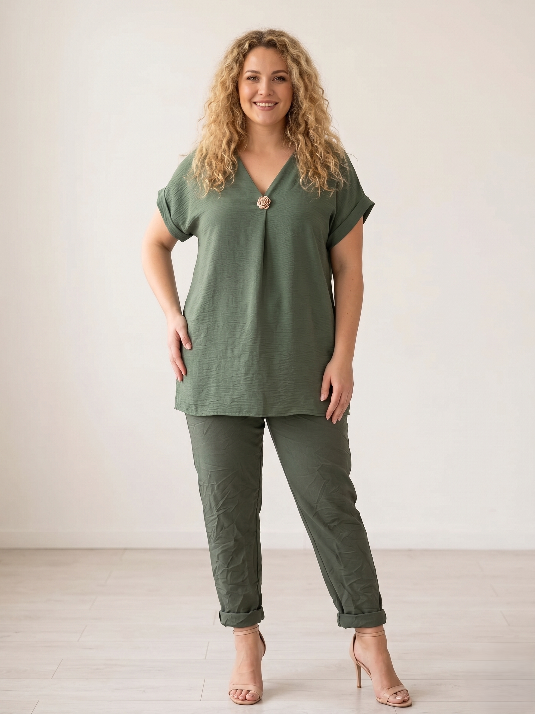 Női plus size V-nyakú nyári felső dísz kitűzővel- PLUS SIZE( L-3XL)
