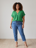 Női plus size V-nyakú nyári felső dísz kitűzővel- PLUS SIZE( L-3XL)
