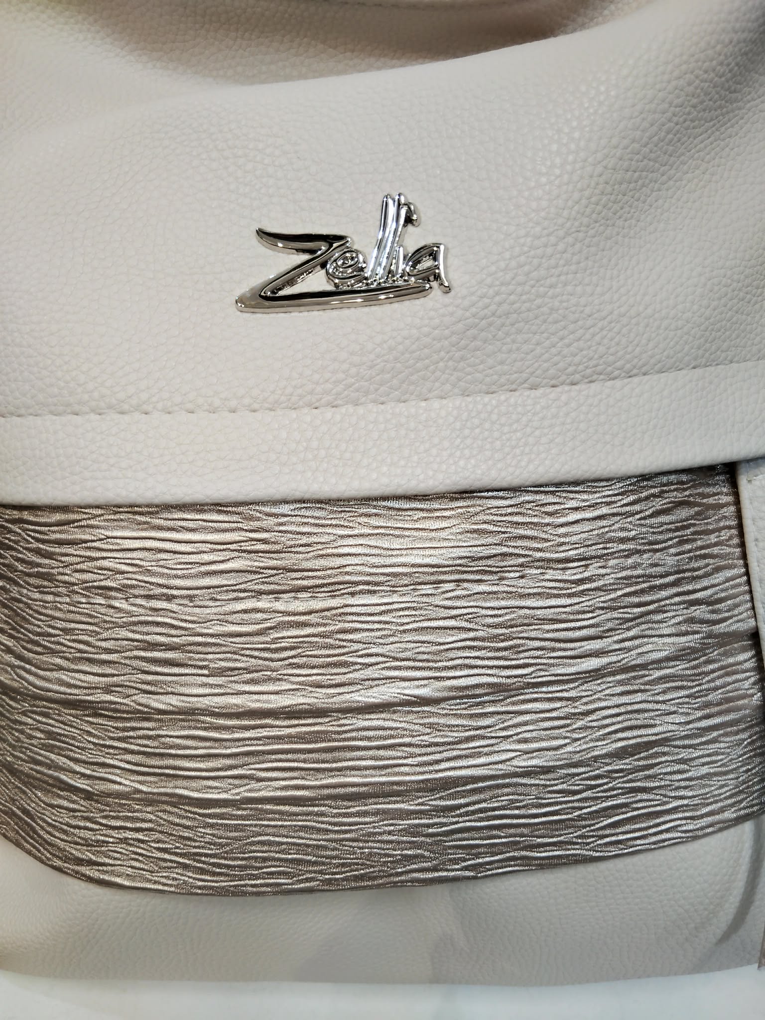 Zellia 2in1 Váll- és Hátitáska – Praktikum és Stílus egyetlen mozdulattal(bézs/arany)