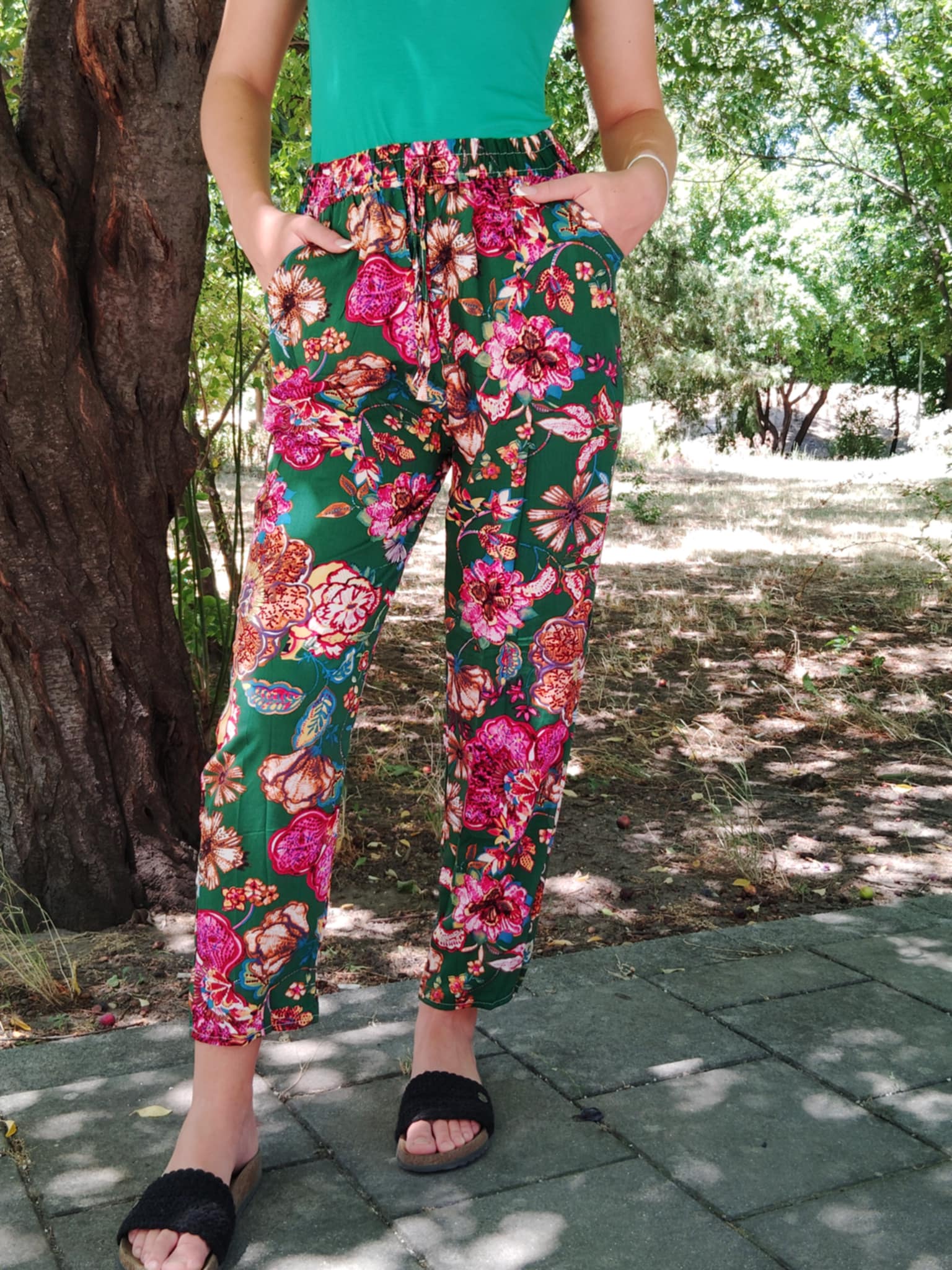 Virágmintás nyári női nadrág – Lenge, stílusos és kényelmes viselet a forró napokra ( M/L, XL/XXL)