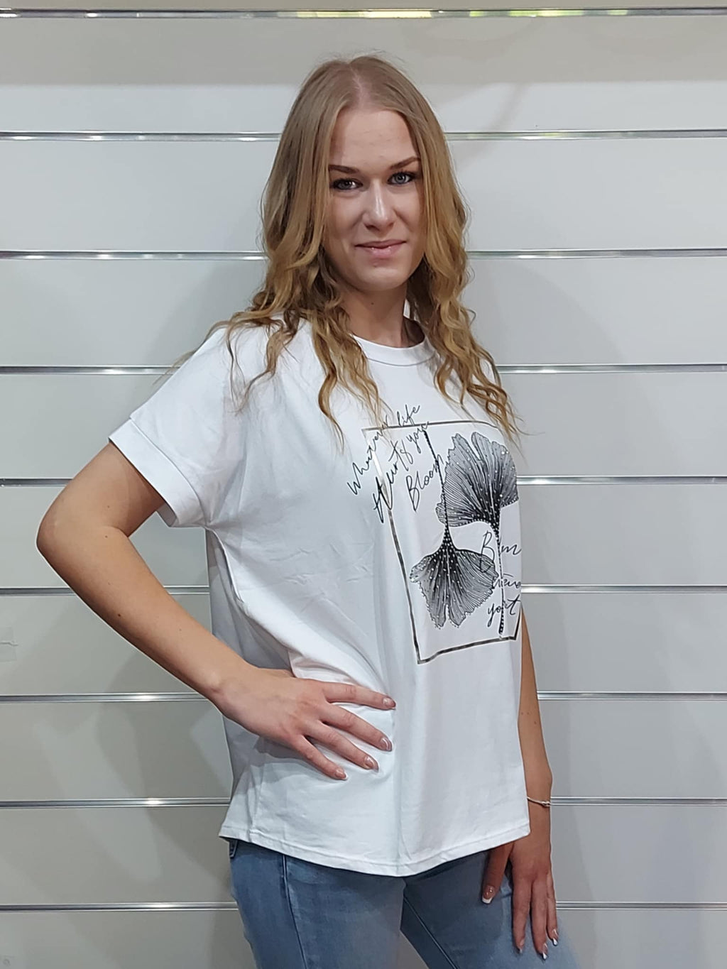 Női Plus Size Pamut Póló – Virágmintás, Strasszköves Díszítéssel ( M-3XL)