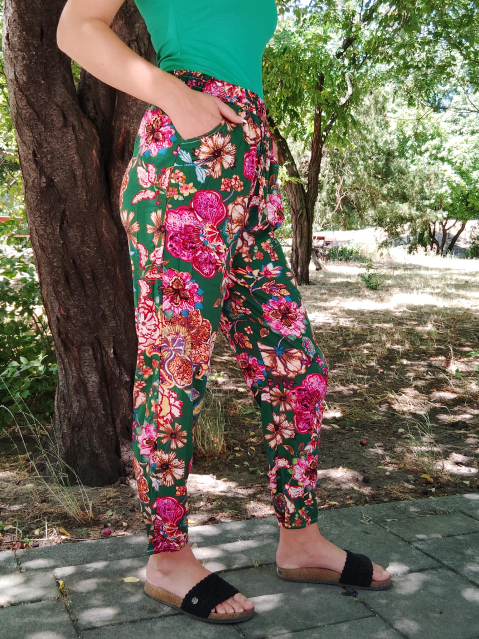 Virágmintás nyári női nadrág – Lenge, stílusos és kényelmes viselet a forró napokra ( M/L, XL/XXL)