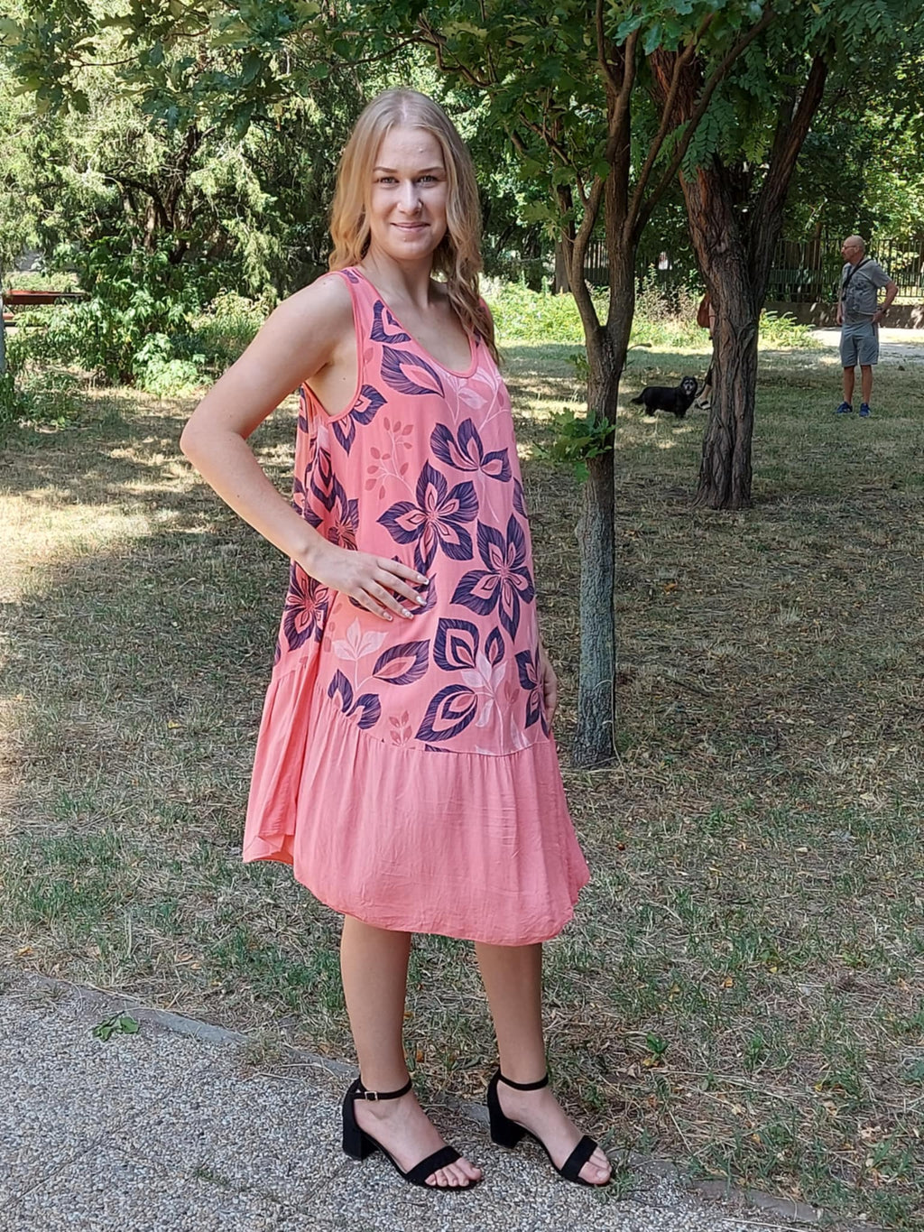 Virágmintás nyári női ruha – ujjatlan, buborékfazon (M–XXL)