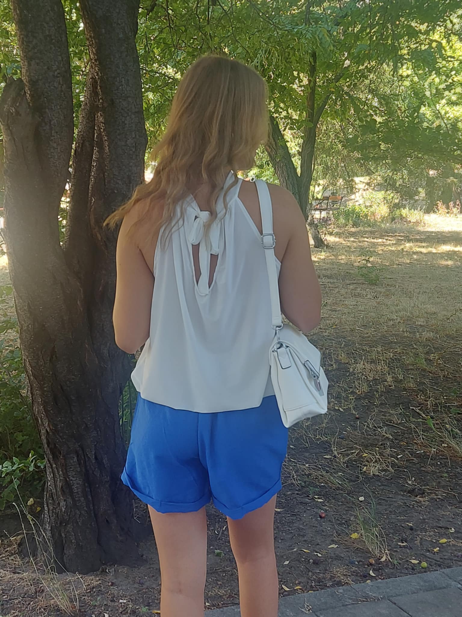 Női egyszínű rövidnadrág ajándék övvel ( S-XL)
