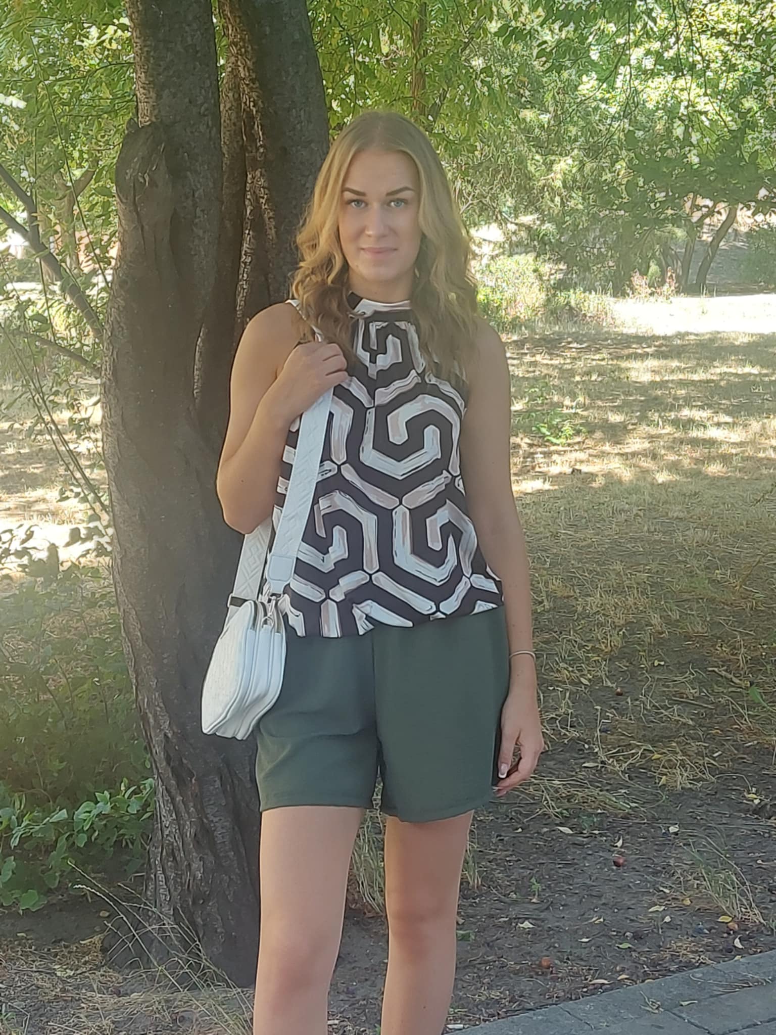 Női egyszínű rövidnadrág (fekete, khaki, sötétkék) ( S-XL)