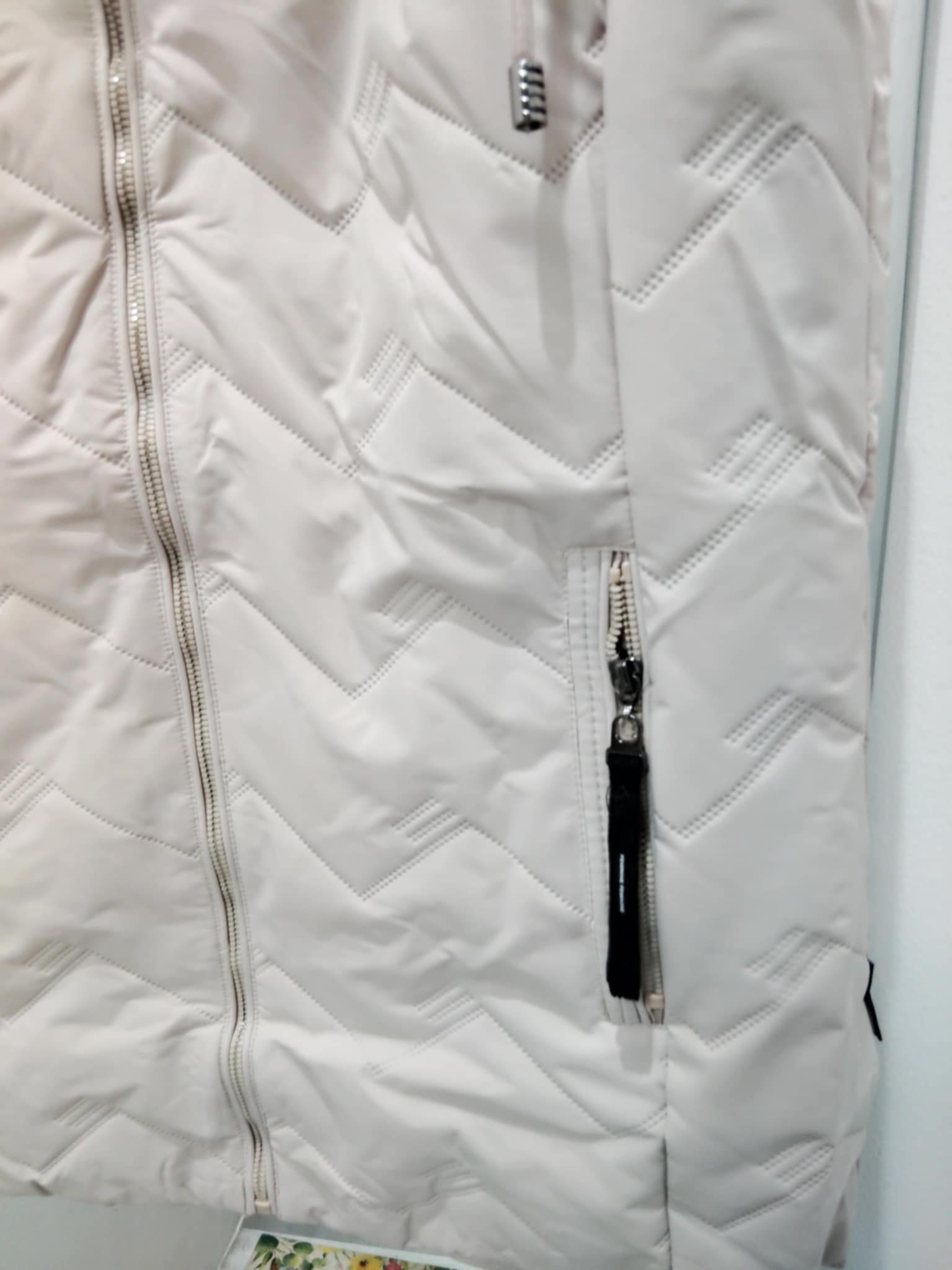 Női bézs steppelt mellény – Plus Size (46–54)