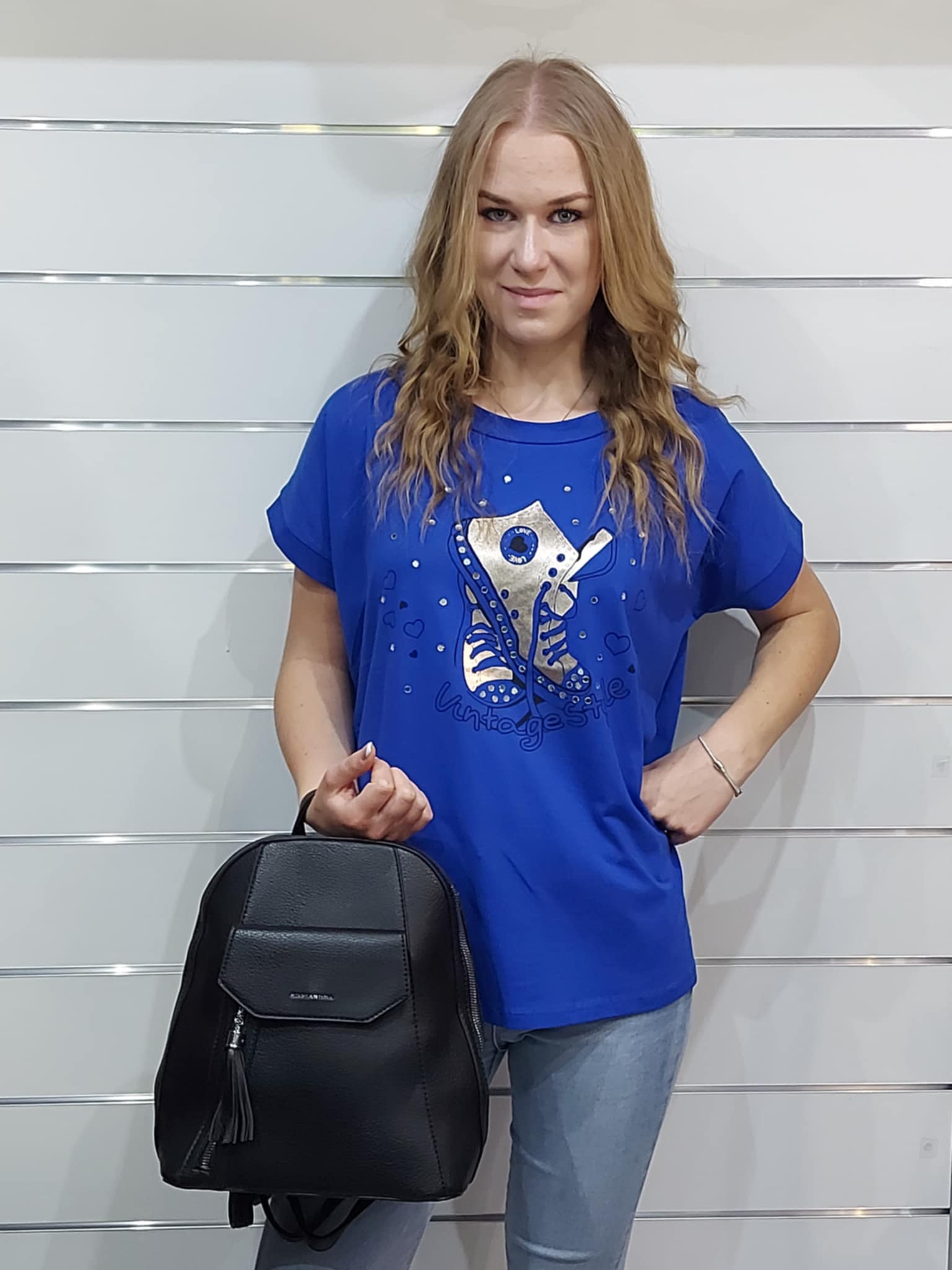 Női Plus Size Fésült Pamut Póló – Strasszköves Tornacipő Mintával( M-3XL)