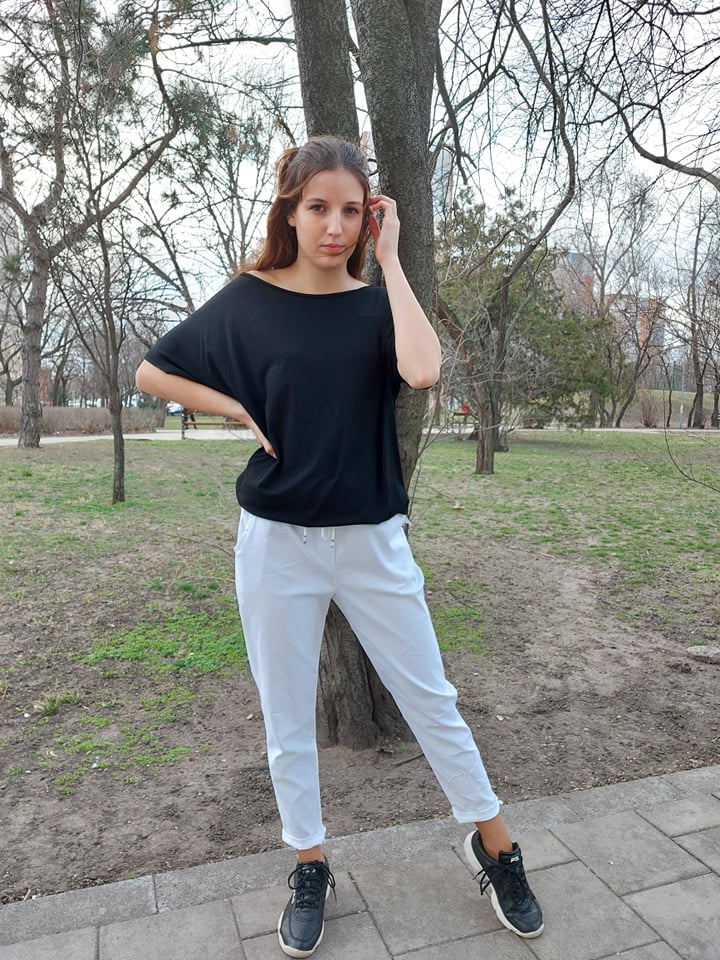 Csónaknyakú, gumis aljú női felső- Plus size