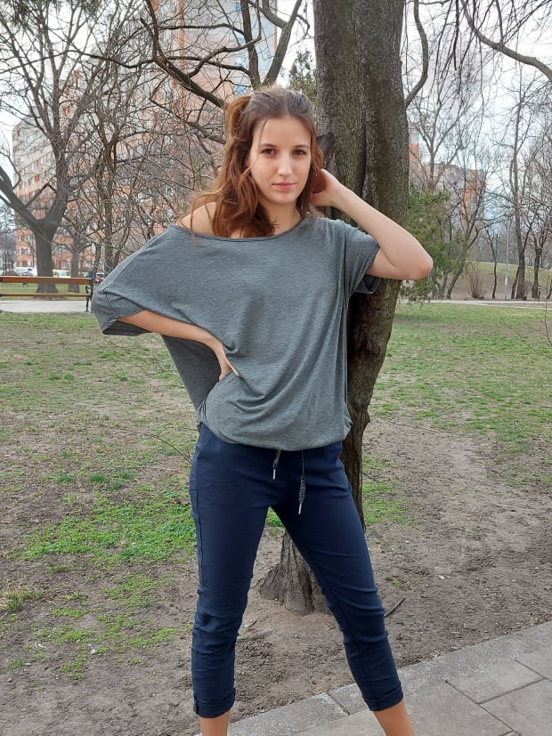 Csónaknyakú, gumis aljú női felső- Plus size