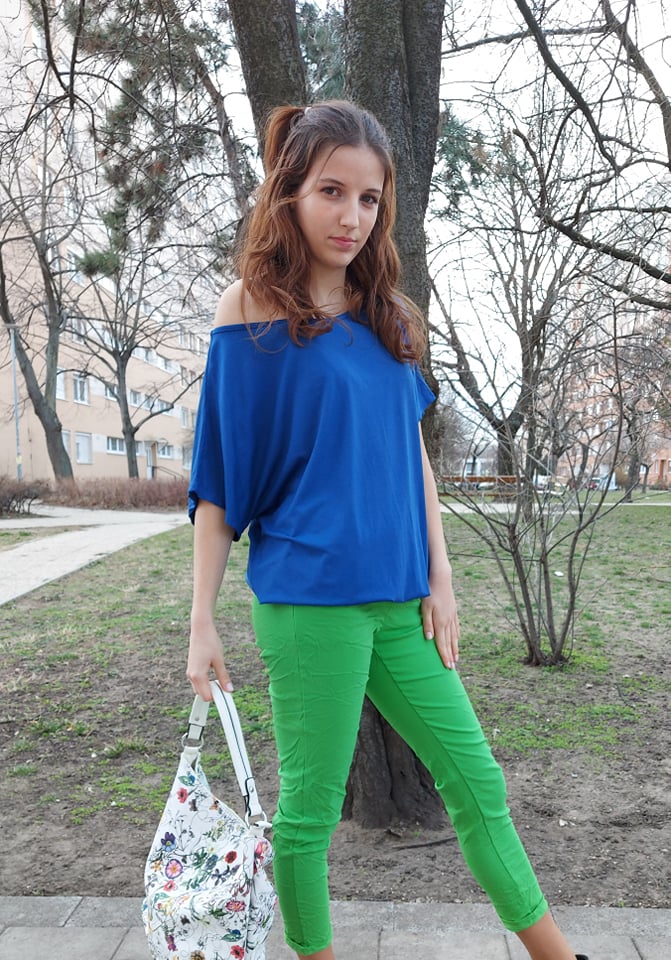 Csónaknyakú, gumis aljú női felső- Plus size