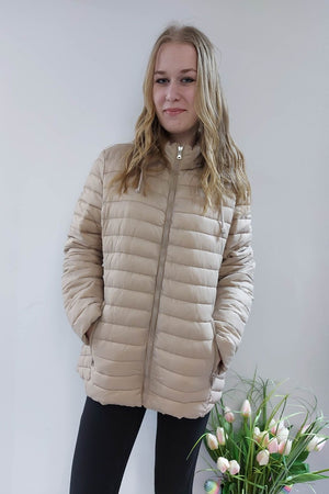 Open image in slideshow, Nagy méretezésű női steppelt kabát-Bézs
