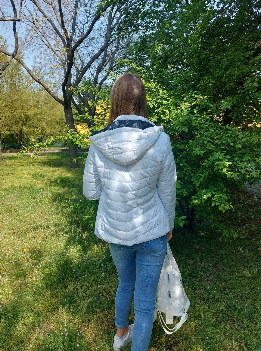 Kifordítható, steppelt tavaszi női kabát- Fehér