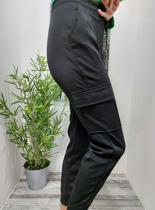 Női zsebes fekete nadrág - Rainbow Trend Shop